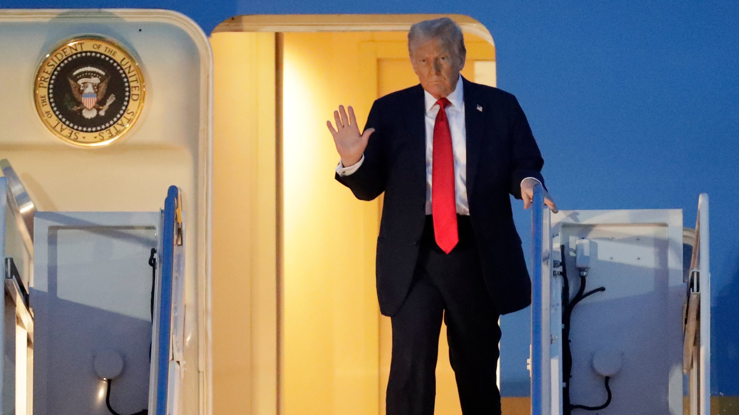 Trump actúa contra especulación en precios de boletos