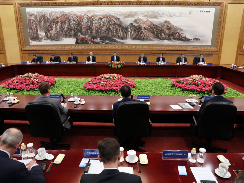 Xi Jinping Atrae Inversionistas Internacionales en Medio de Tensiones con EE.UU.