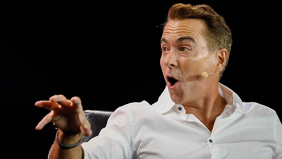 La Asombrosa Trayectoria de Orlando Bravo: De Puerto Rico al Éxito Millonario