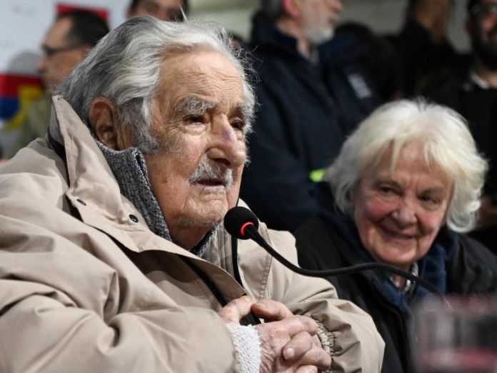 La Inspiradora Vida de Lucía Topolansky, Compañera de Mujica