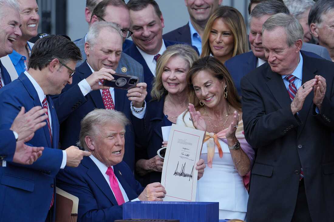 Archivos Epstein: La Controversia que Sacude a la Administración Trump